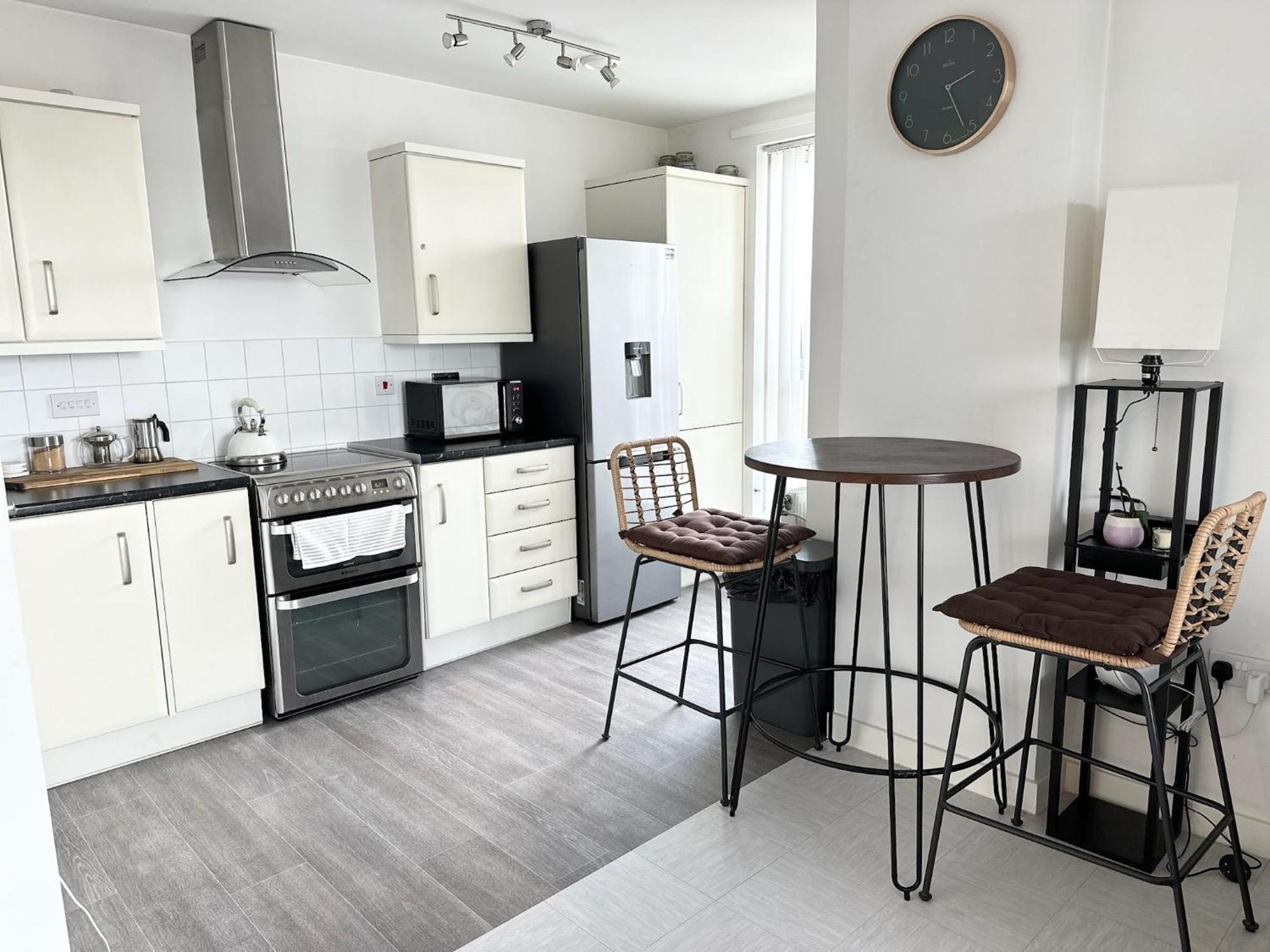 Brixtons Stylish Cove With Balcony Londen